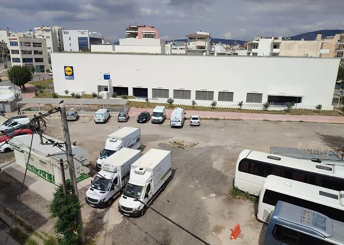 Cozy In Front Of The Park Athens Ilion